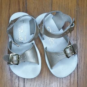 Size 5 gold Sun San Saltwater sandals